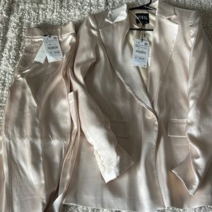 Zara set. Xs blazer and S bottom. Sold as a set.